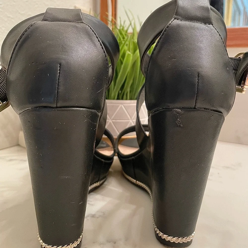 BCBGeneration Jae Black Platform Strappy Wedge Gold Buckle & Chain Detail - Picture 9 of 12